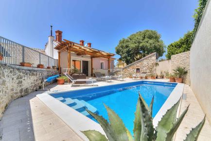 Gemütliches Ferienhaus : Region Novi Vinodolski für 10 Personen