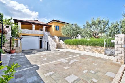  Für 4 Personen: Hübsches Apartment / Ferienwohnung in der Region Petrovija