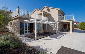 Gemütliches Ferienhaus : Region Polje für 14 Personen