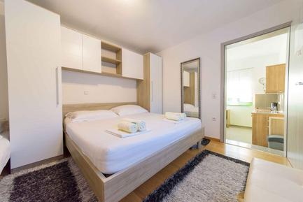  Für 4 Personen: Hübsches Apartment / Ferienwohnung in der Region Starigrad-Paklenica