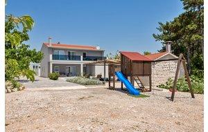 Gemütliches Ferienhaus : Region Zadvarje für 12 Personen