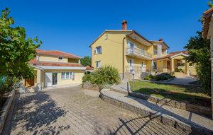 Gemütliches Ferienhaus : Region Porec für 12 Personen