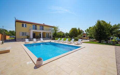 Gemütliches Ferienhaus : Region Babici bei Umag für 8 Personen