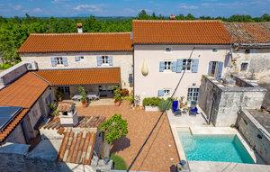 Gemütliches Ferienhaus : Region Foli für 9 Personen