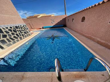 Gemütliches Ferienhaus : Region La Marina für 6 Personen