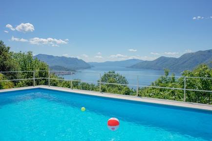 Gemütliches Ferienhaus : Region Lago Maggiore für 9 Personen
