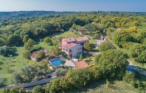 Gemütliches Ferienhaus : Region Rakalj für 8 Personen