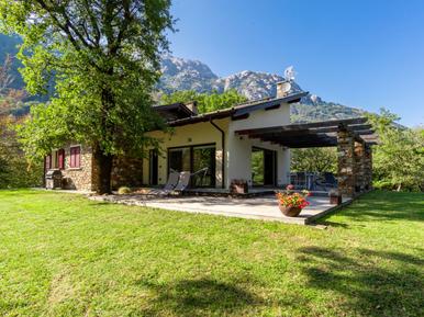Gemütliches Ferienhaus : Region Sorico für 8 Personen