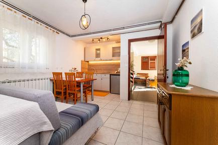  Für 3 Personen: Hübsches Apartment / Ferienwohnung in der Region Starigrad-Paklenica