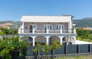 Gemütliches Ferienhaus : Region Kaštel Novi für 6 Personen