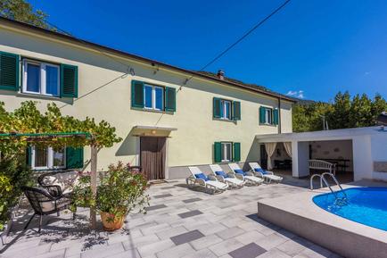 Gemütliches Ferienhaus : Region Drivenik für 6 Personen