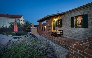 Gemütliches Ferienhaus : Region Posedarje für 8 Personen