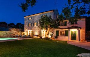 Gemütliches Ferienhaus : Region Mrgani für 8 Personen