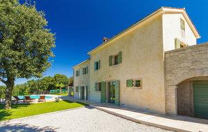 Gemütliches Ferienhaus : Region Rakotule für 8 Personen