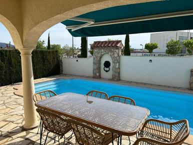 Gemütliches Ferienhaus : Region l'Escala für 4 Personen
