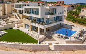 Gemütliches Ferienhaus : Region Rogoznica für 8 Personen