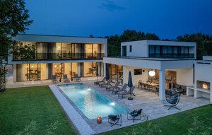 Gemütliches Ferienhaus : Region Modrusani für 8 Personen