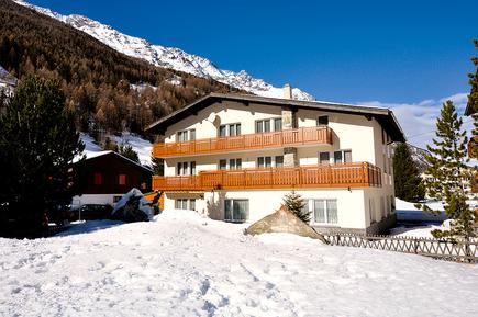 Gemütliches Ferienhaus : Region Saas-Grund für 29 Personen