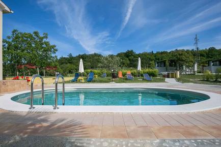  Für 4 Personen: Hübsches Apartment / Ferienwohnung in der Region Kapelica