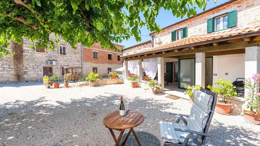 Gemütliches Ferienhaus : Region Tar-Vabriga für 4 Personen