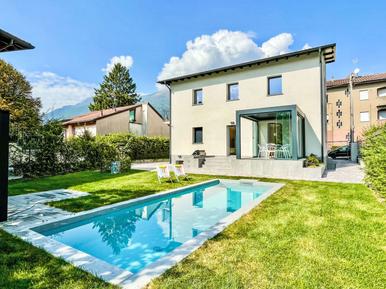 Gemütliches Ferienhaus : Region Dervio für 10 Personen
