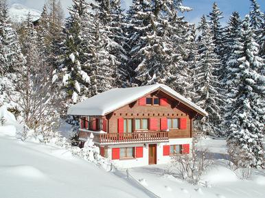 Gemütliches Ferienhaus : Region Crans Montana für 12 Personen