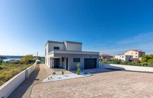 Gemütliches Ferienhaus : Region Banjol für 8 Personen