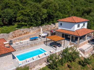 Gemütliches Ferienhaus : Region Novi Vinodolski für 8 Personen