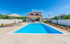 Gemütliches Ferienhaus : Region Nin für 10 Personen