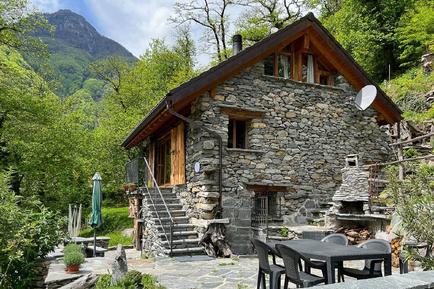 Gemütliches Ferienhaus : Region Tessin für 4 Personen