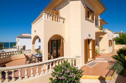 Gemütliches Ferienhaus : Region Son Serra De Marina für 7 Personen