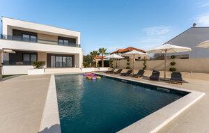 Gemütliches Ferienhaus : Region Biograd für 10 Personen