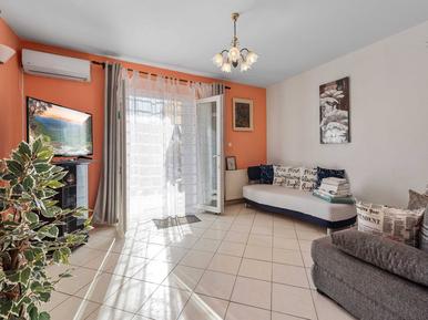  Für 6 Personen: Hübsches Apartment / Ferienwohnung in der Region Šibenik-Knin