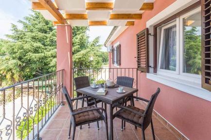  Für 4 Personen: Hübsches Apartment / Ferienwohnung in der Region Funtana
