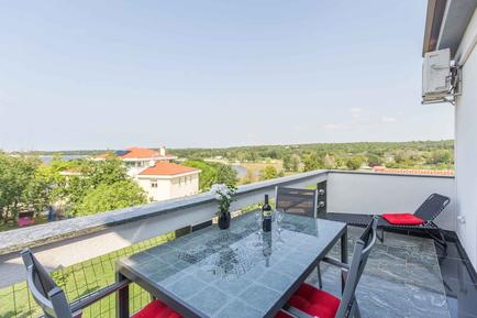  Für 5 Personen: Hübsches Apartment / Ferienwohnung in der Region Funtana
