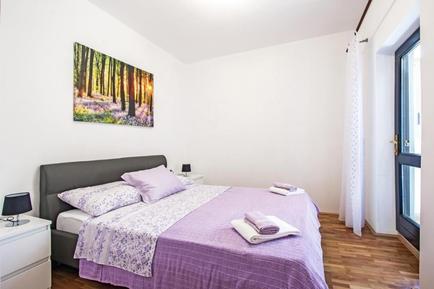  Für 4 Personen: Hübsches Apartment / Ferienwohnung in der Region Peroj