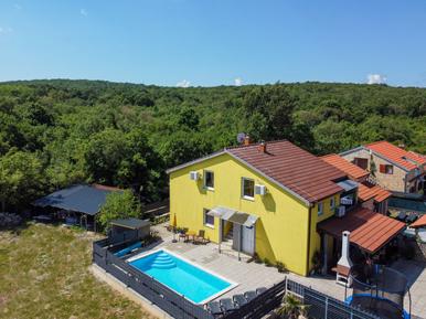  Für 4 Personen: Hübsches Apartment / Ferienwohnung in der Region Zupanje