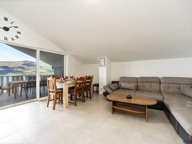 Gemütliches Ferienhaus : Region Donji Karin für 14 Personen