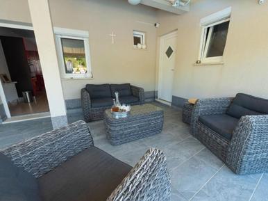 Gemütliches Ferienhaus : Region Ugljane für 6 Personen