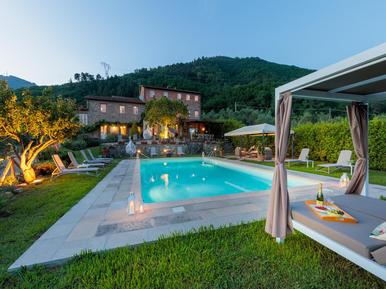 Gemütliches Ferienhaus : Region Valgiano für 10 Personen