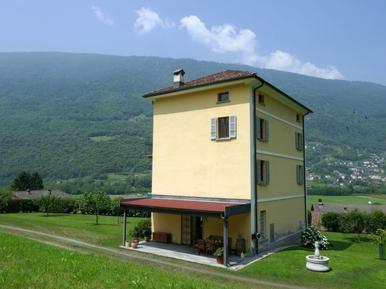 Gemütliches Ferienhaus : Region Malvaglia für 4 Personen