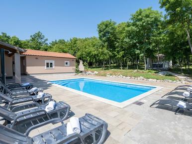 Gemütliches Ferienhaus : Region Zupaniki für 10 Personen