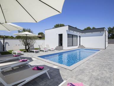 Gemütliches Ferienhaus : Region Medulin für 8 Personen