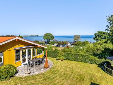 Gemütliches Ferienhaus : Region Bjert Strand für 8 Personen