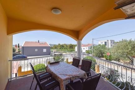  Für 5 Personen: Hübsches Apartment / Ferienwohnung in der Region Biograd Na Moru