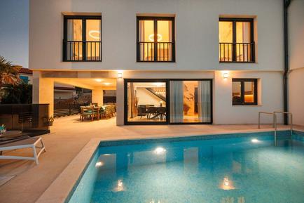 Gemütliches Ferienhaus : Region Vrbnik für 8 Personen