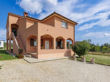 Gemütliches Ferienhaus : Region Gajana für 5 Personen