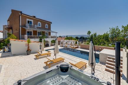  Für 10 Personen: Hübsches Apartment / Ferienwohnung in der Region Novi Vinodolski