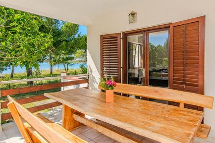 Gemütliches Ferienhaus : Region Privlaka für 8 Personen