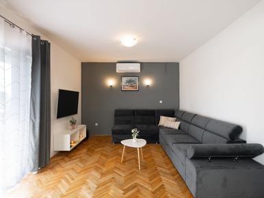 Gemütliches Ferienhaus : Region Ljubaq (Zadar) für 14 Personen